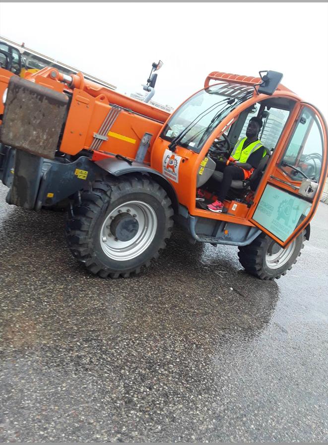 Adlerfields telehandler with operator