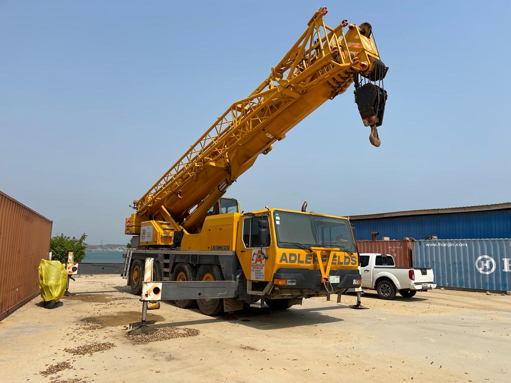 Adlerfields mobile crane configured on stabilizers