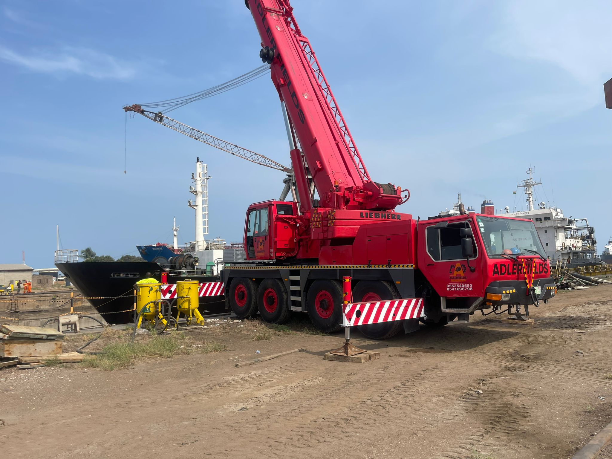 Adlerfields mobile crane supporting a controlled industrial operation